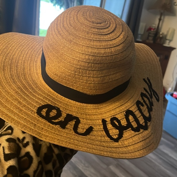 On Vacay Hat. New no tags. Never worn - Picture 4 of 4